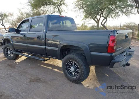 2004 Chevrolet Silverado 2500Hd Ls z USA, uszkodzony, nr VIN 1GCHC23294F265702